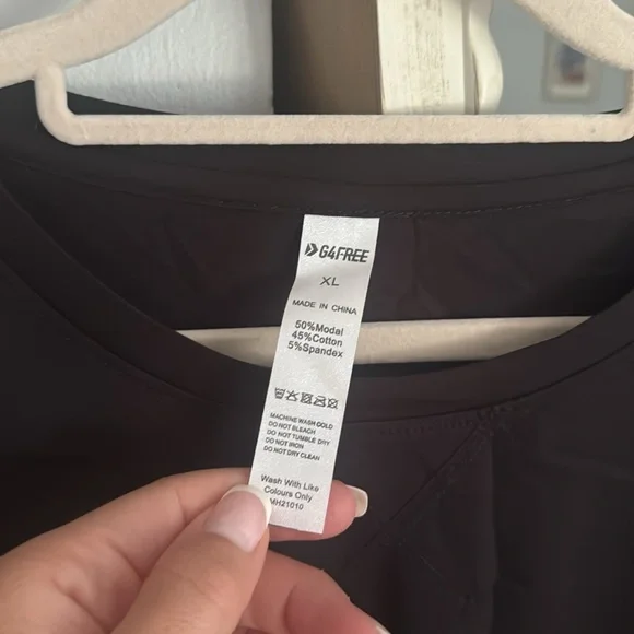 Black Boxy crop top - Picture 2 of 3